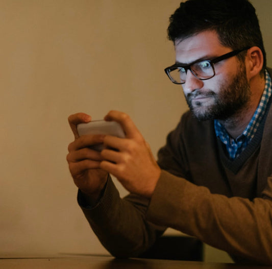 Can Blue Light Glasses Reduce Migraine Frequency?